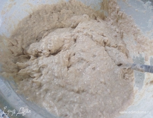 Замешать тесто.