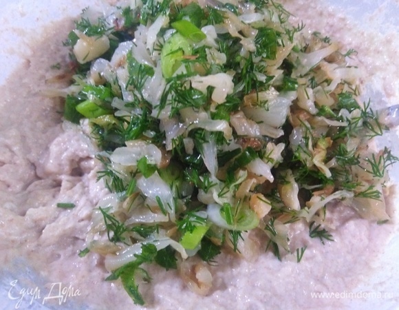 Добавить капусту. Оставить на 20 минут.