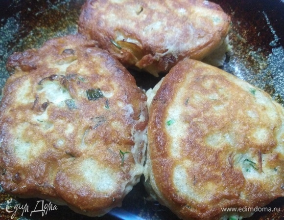 Жарить с двух сторон на тихом огне по 4–5 минут с каждой.