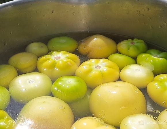 Затем три минуты подержите в кипящей воде.