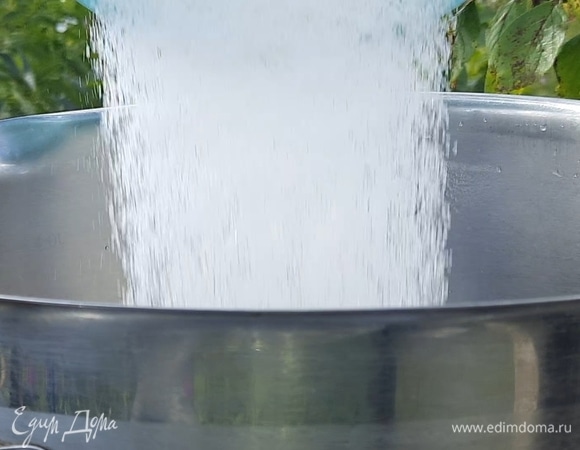 Всыпьте только 500 г сахара.