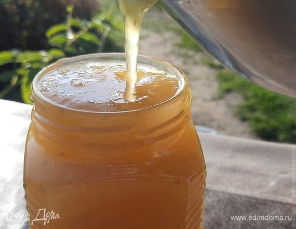 Заполните джемом подготовленные банки до самого верха.