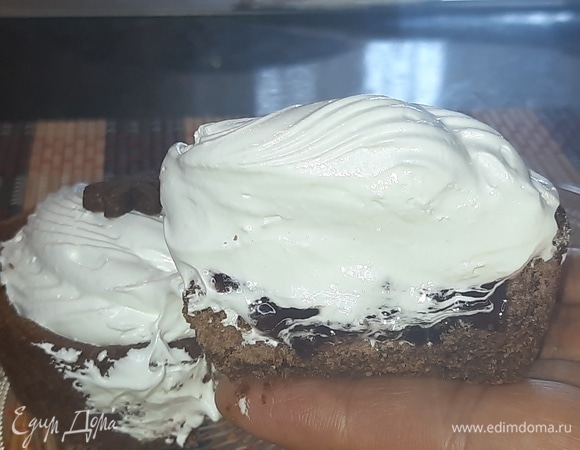 Вот такие пирожные в разрезе. Это очень вкусно! Надеюсь, вам понравится рецепт, до свидания 👋