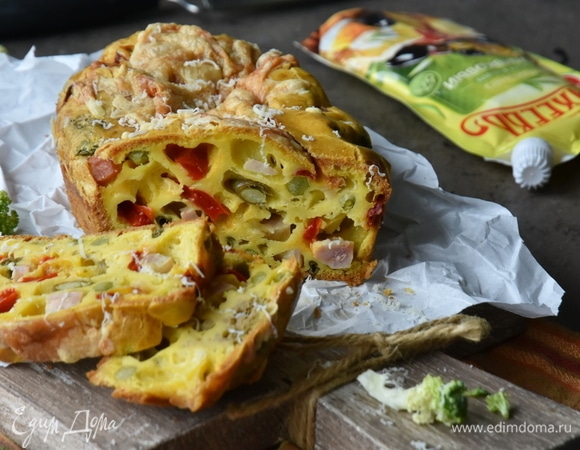 Перед нарезанием дайте пирогу слегка остыть.