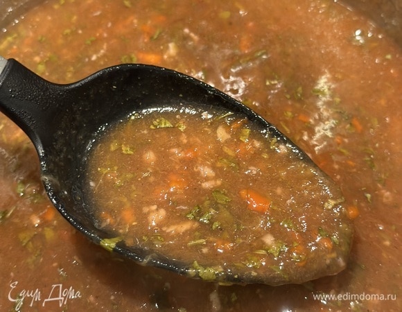 Если хотите гладкий соус, перед варкой измельчите все в блендере. Я эту партию сделала без измельчения. Разливаем по стерилизованным банкам и храним в прохладном месте.