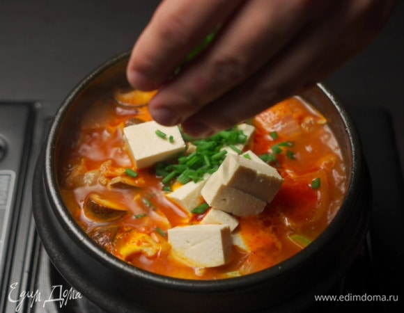 Украшаем все зеленым луком.