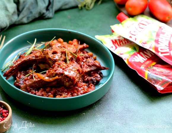 Подавать со свежими овощами или отварным картофелем.