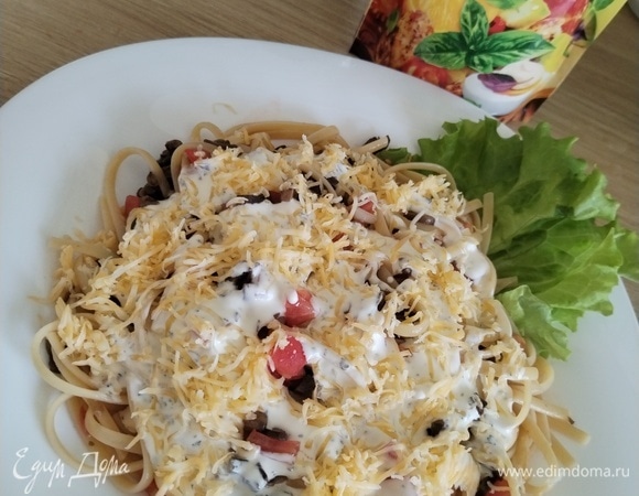 Посыпать тертым сыром.