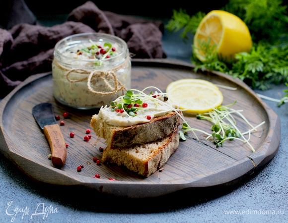 Выложить паштет в банку.