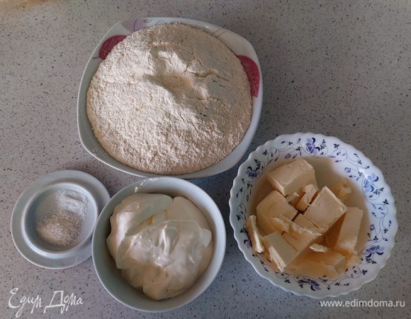 На первом этапе приготовим все необходимые ингредиенты для теста.