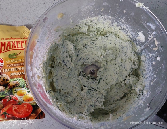 Получаем пастообразную начинку.