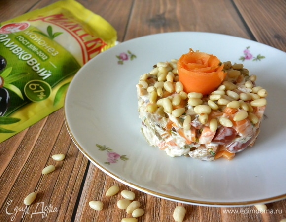 Украсить розочкой из вареной моркови. Подавать индивидуально.