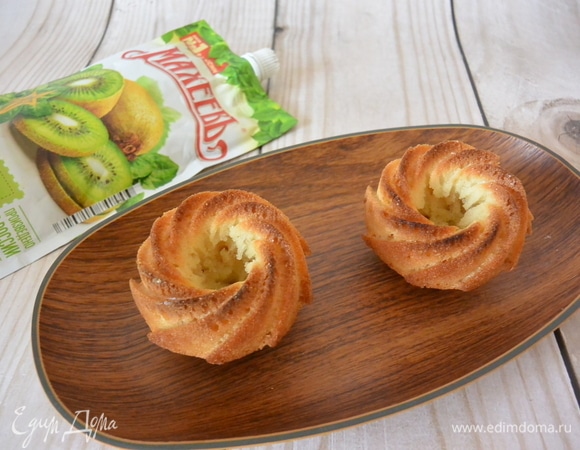 Наши кексы готовы, начинаем украшать для подачи.