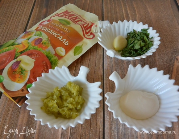 Пока наша картошка готовится, займемся соусом.