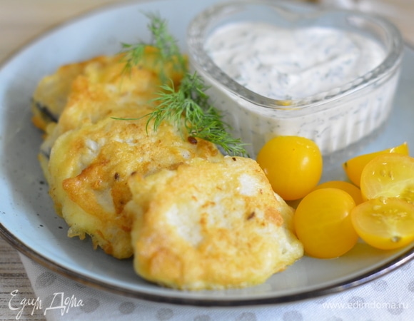 Подаем с белым соусом и овощами. Приятного аппетита!