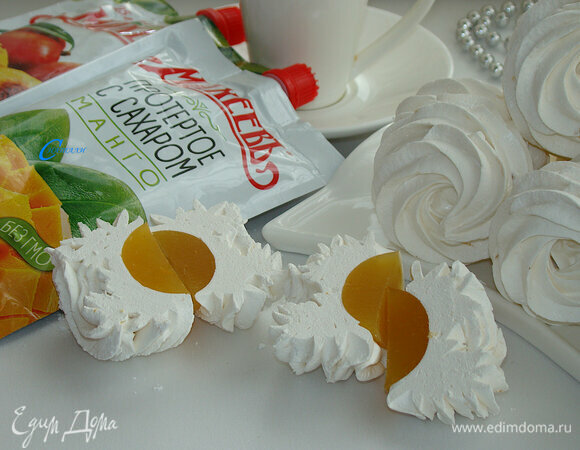 Готовый зефир посыпьте сахарной пудрой и можно подавать на стол. Приятного чаепития!