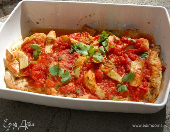 Готовую индейку посыпать порванной руками зеленью.