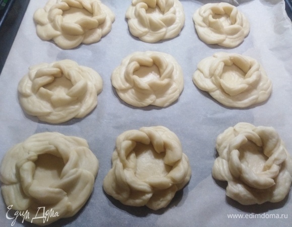 Сделать заготовки для ватрушек.