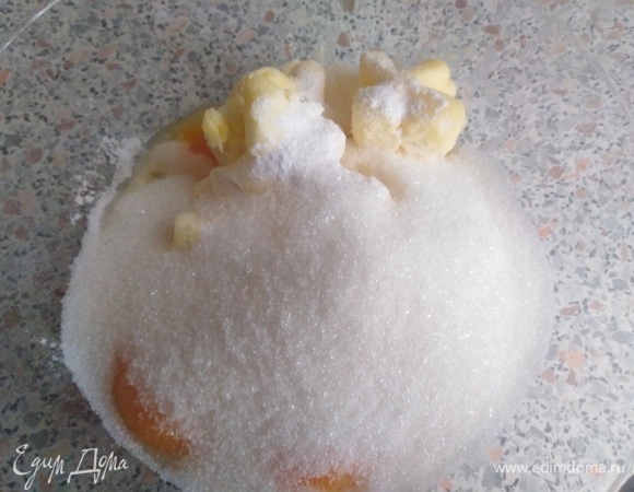 Добавить 100 г сахара, разрыхлитель.