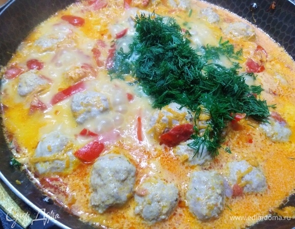 В конце посыпать зеленью.