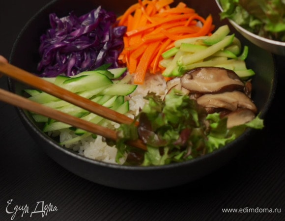 Добавить салат.