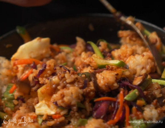 Перед употреблением следует тщательно перемешать блюдо, чтобы соус равномерно распределился.