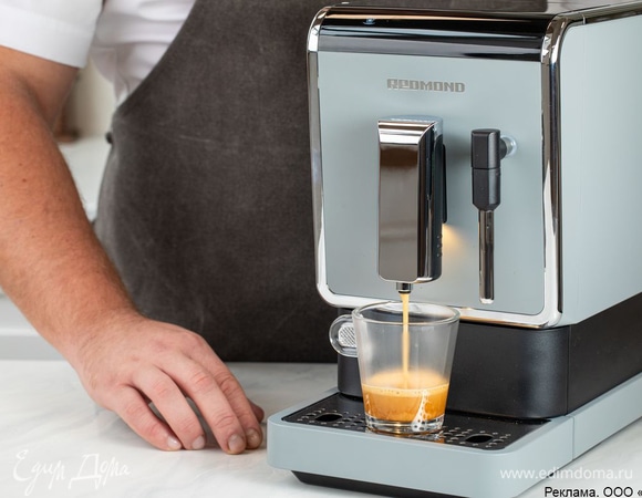 Приготовьте двойной эспрессо с помощью кофемашины REDMOND RCM-1517.