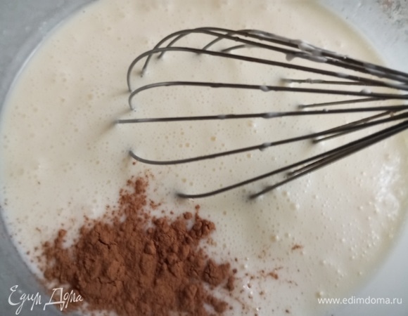 Влить воду, всыпать соду и корицу.