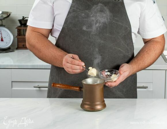 Добавьте сливочное масло.