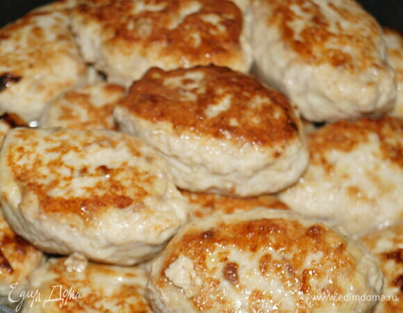 Вкусно с любым гарниром и просто с хлебом + салат из свежих овощей.