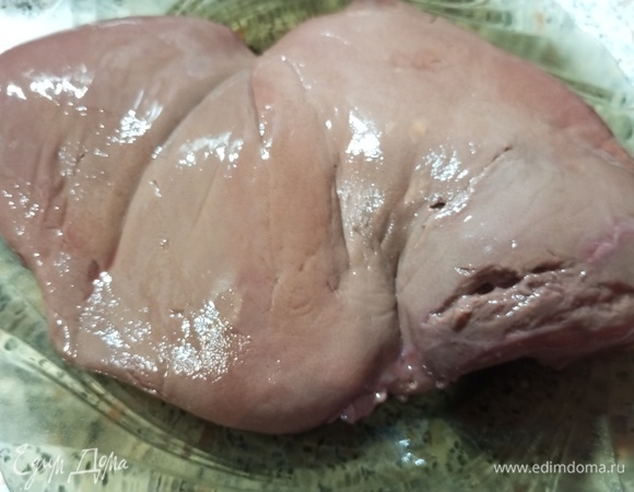 Печень очистить от пленки и прожилок.