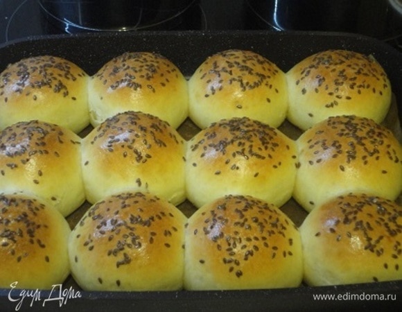Выпекайте 20 минут. Готовым булочкам дайте время полностью остыть.