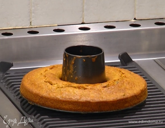 Выпекать в разогретой духовке 45–50 минут.