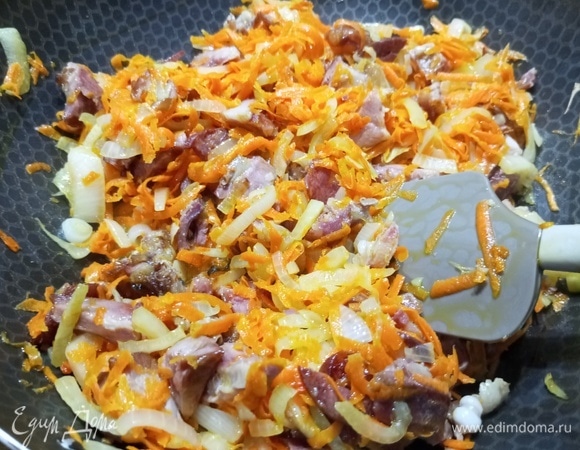 Пожарить с луком и морковью.