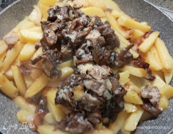 Добавить отдельно обжаренные грибы.