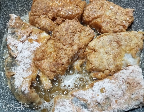 Жарить с двух сторон до золотистого цвета.