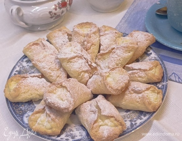 Остывшее печенье посыпаем сахарной пудрой.