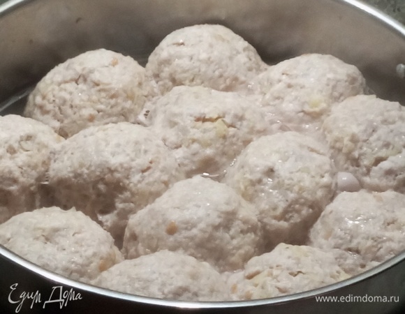 Готовить при постоянном кипении 30 минут под крышкой.