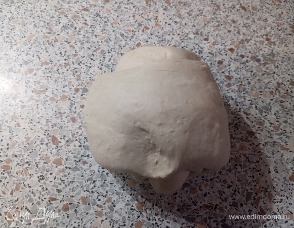 Ещее раз свернуть по длине рулета.