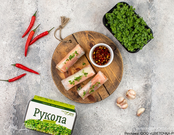 Спринг-роллы с лососем, огурцом и микрозеленью готовы. Приятного аппетита!