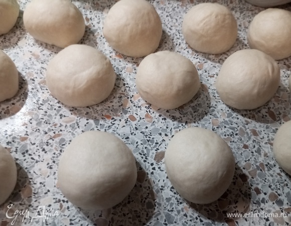 Из подошедшего теста сделать заготовки.