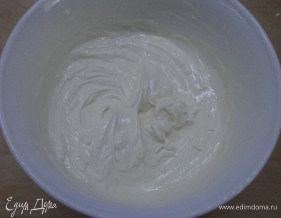 Для соуса соединить все ингредиенты и взбить миксером.