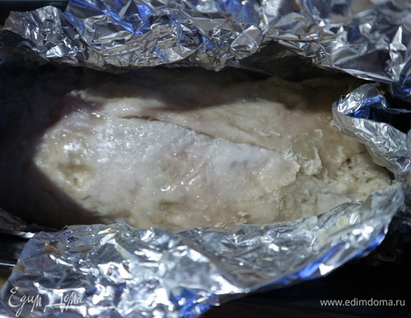 Выключить духовку, достать форму с террином, дать остыть до комнатной температуры. Убрать террин в форме в холодильник до следующего дня.