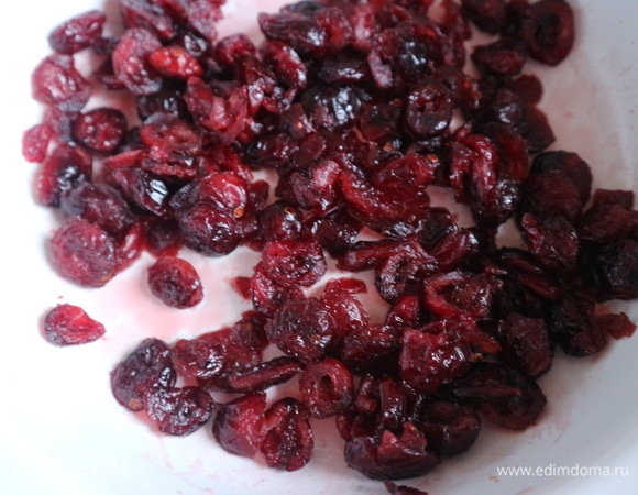 Дать клюкве остыть.