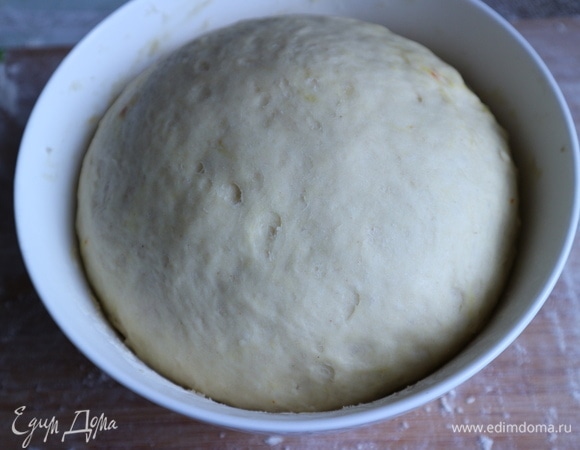 Тесто должно увеличиться в объеме в 2 раза или чуть больше.