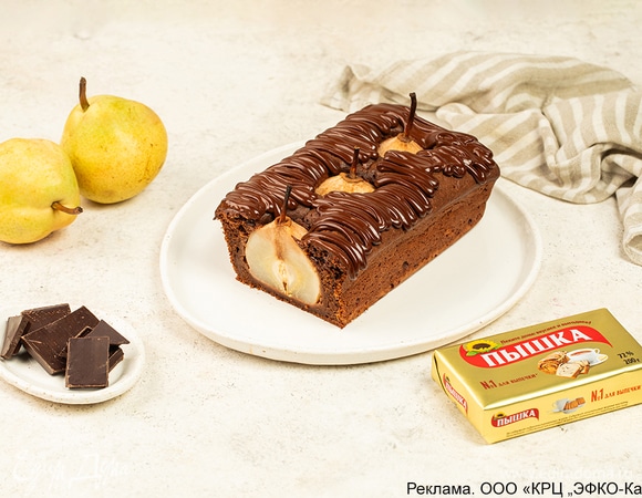 Украсьте готовый кекс и подавайте к столу.