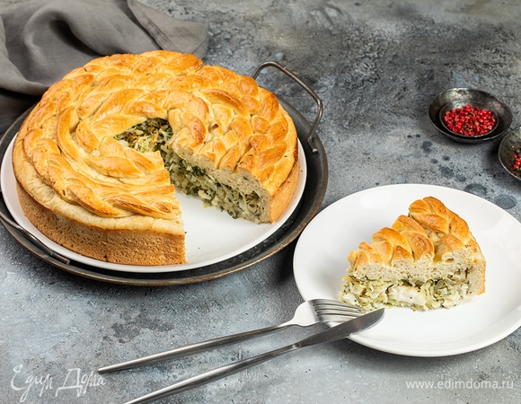 Выпекайте пирог при 180°С в течение 25–30 минут. Остудите и подавайте.