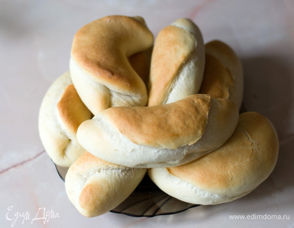 Подождал еще 30 минут, разогрел духовку до 200°С, побрызгал слепки водой и поместил печься. 20 минут ожидания — и золотой ключик у нас в кармане. Не совсем то, что продавалось в детстве, но тоже вкусно.