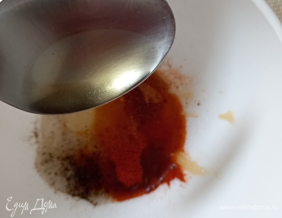 Влить коньяк и хорошо перемешать.