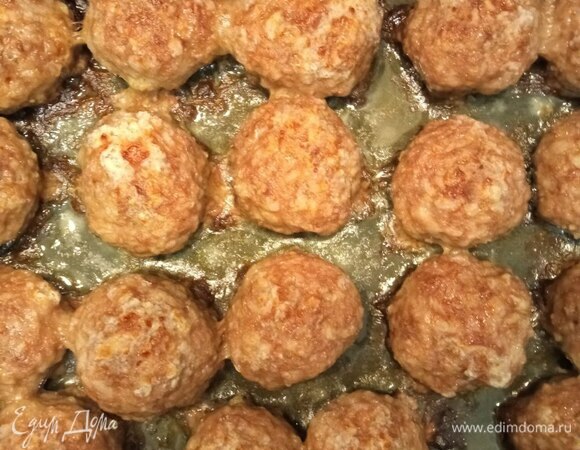 Минут через 20 проверяем, появилась ли румяная корочка. У меня не появилась, поэтому я оставила на 5 минут под верхним нагревом.